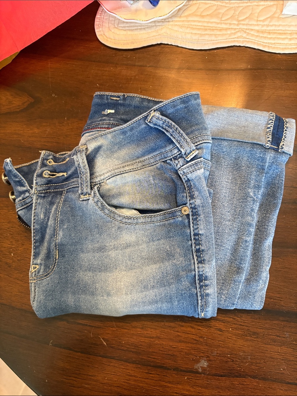 💐Wallflower Ultra Fit Lt Wash Skinny embroidered back pockets crop cuffed Jeans
